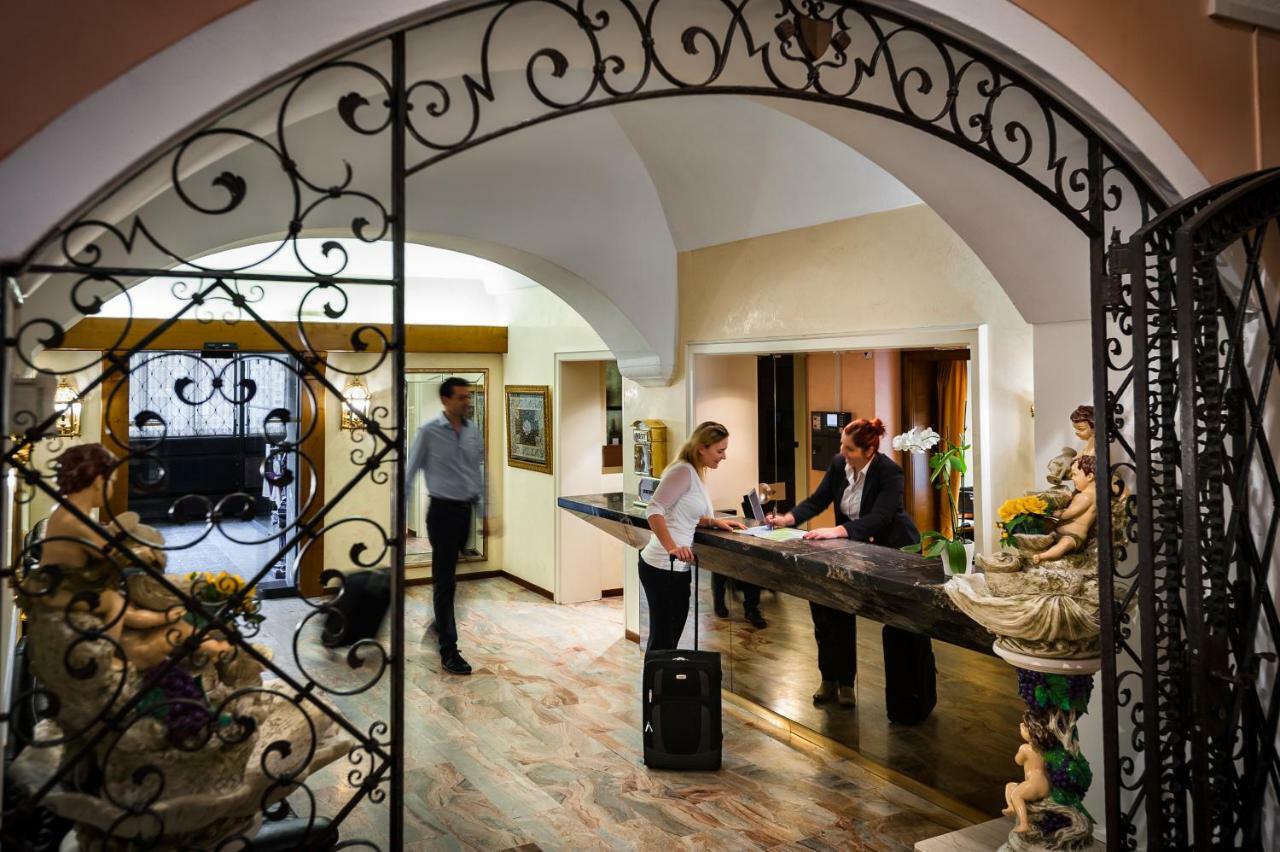 Easyrooms Dell'Angelo Локарно Екстериор снимка